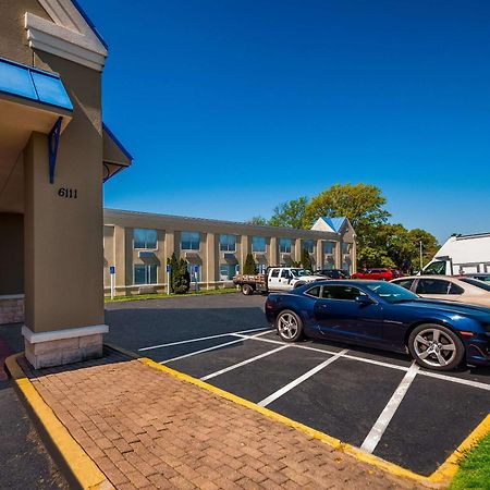 Comfort Inn Falls Church - Tysons Corner Bagian luar foto