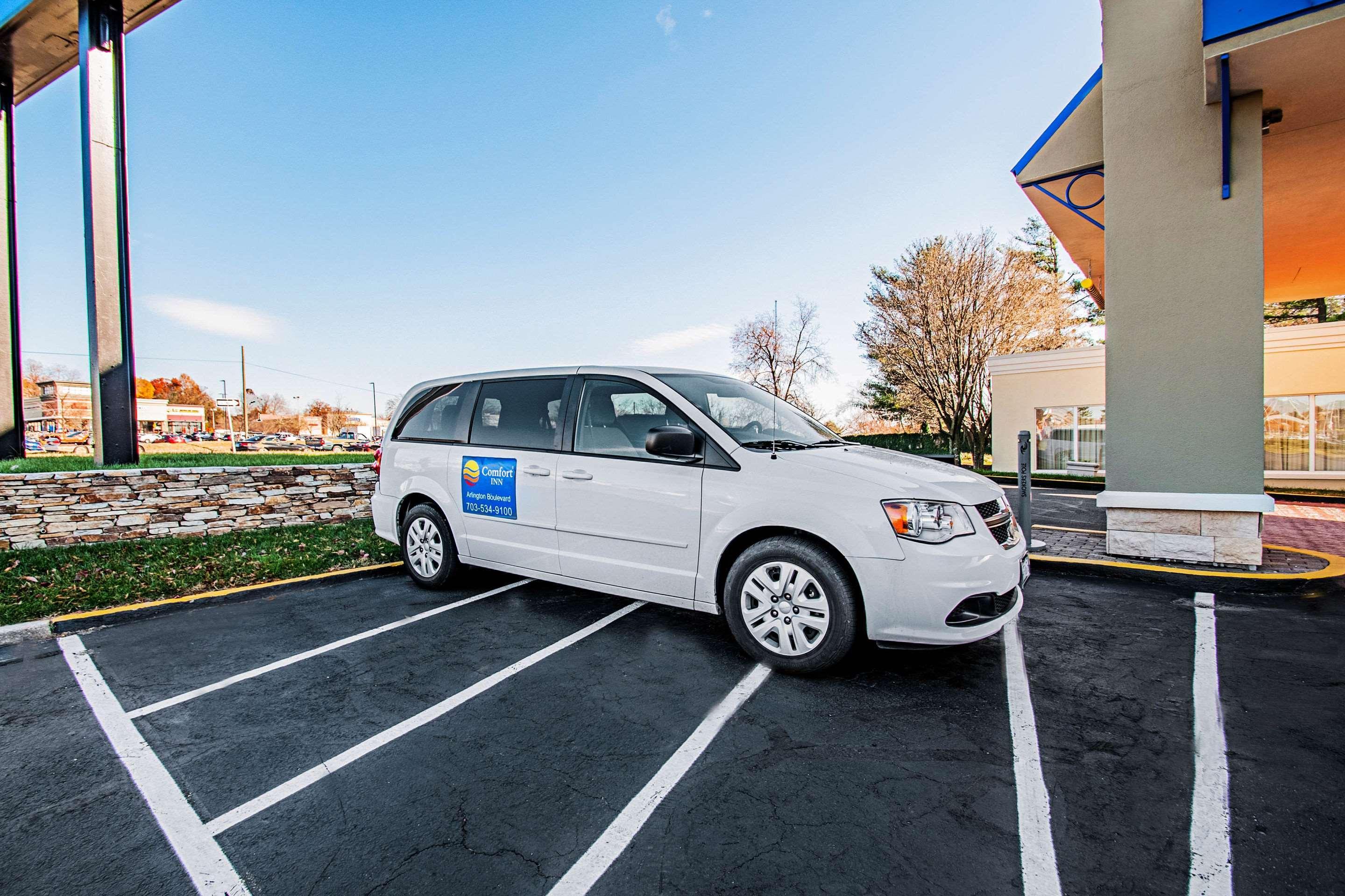 Comfort Inn Falls Church - Tysons Corner Bagian luar foto