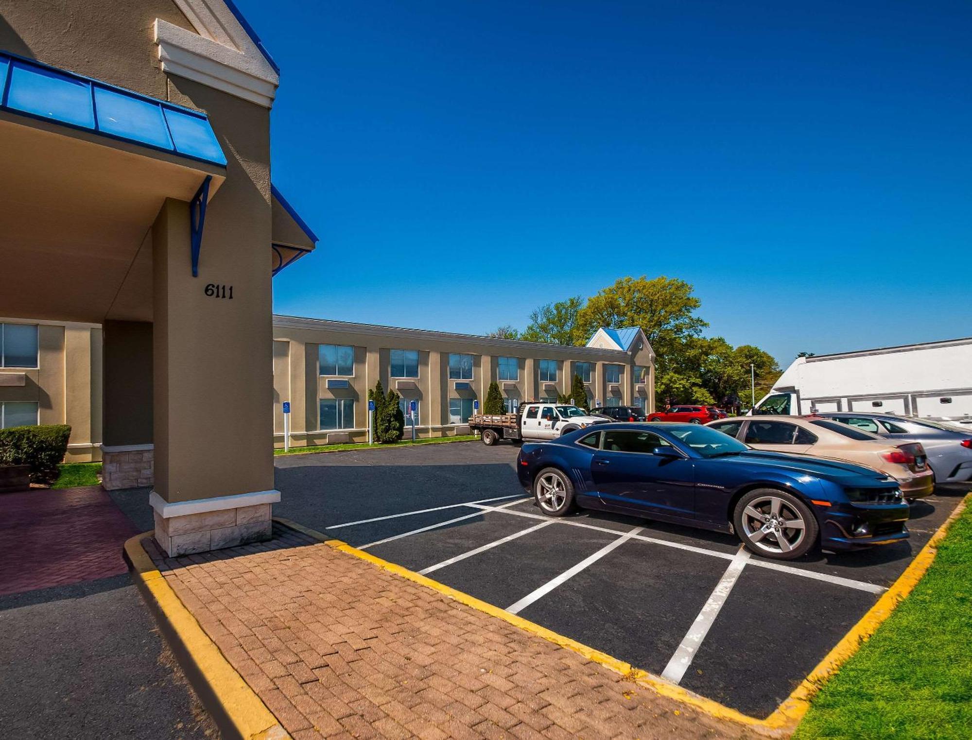 Comfort Inn Falls Church - Tysons Corner Bagian luar foto