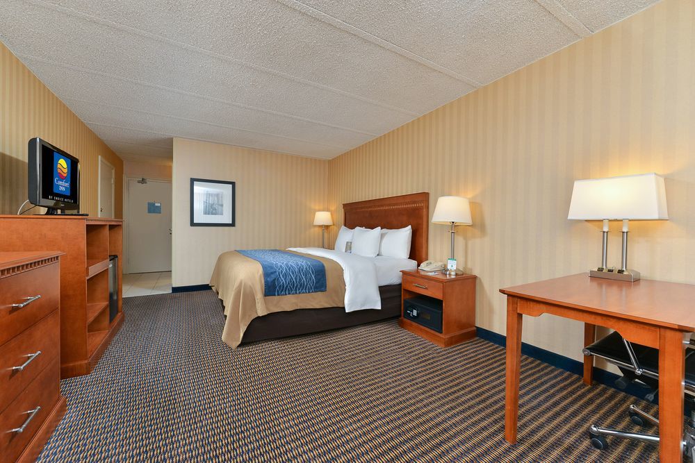 Comfort Inn Falls Church - Tysons Corner Bagian luar foto