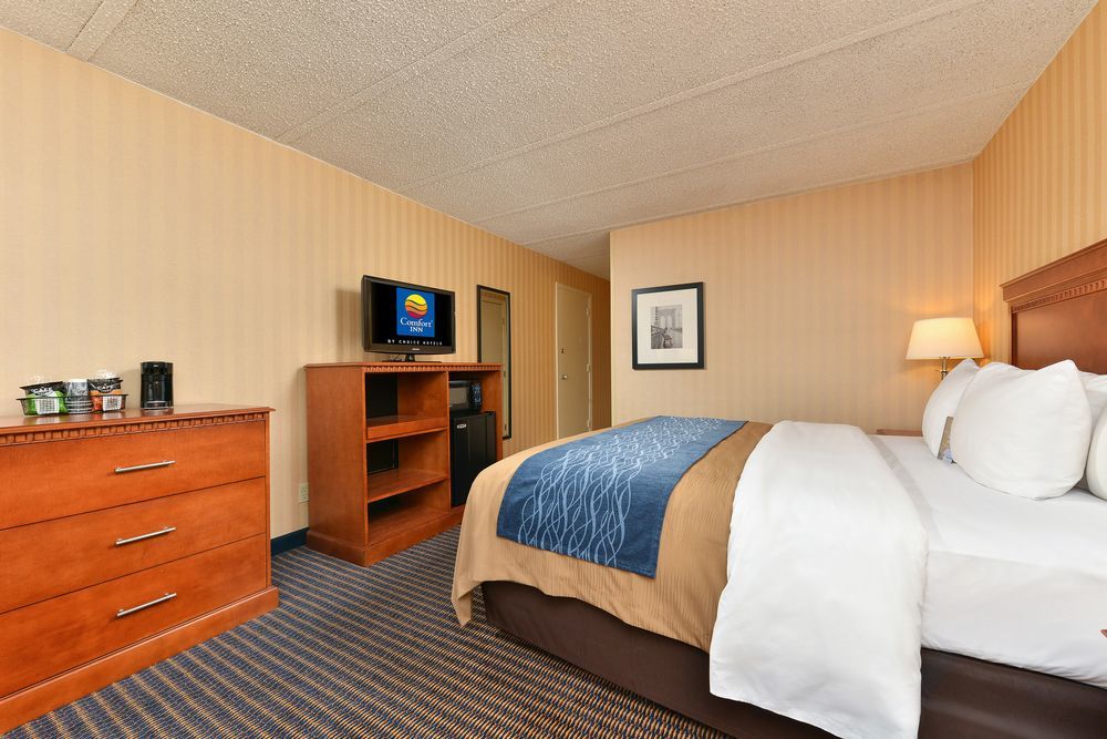 Comfort Inn Falls Church - Tysons Corner Bagian luar foto