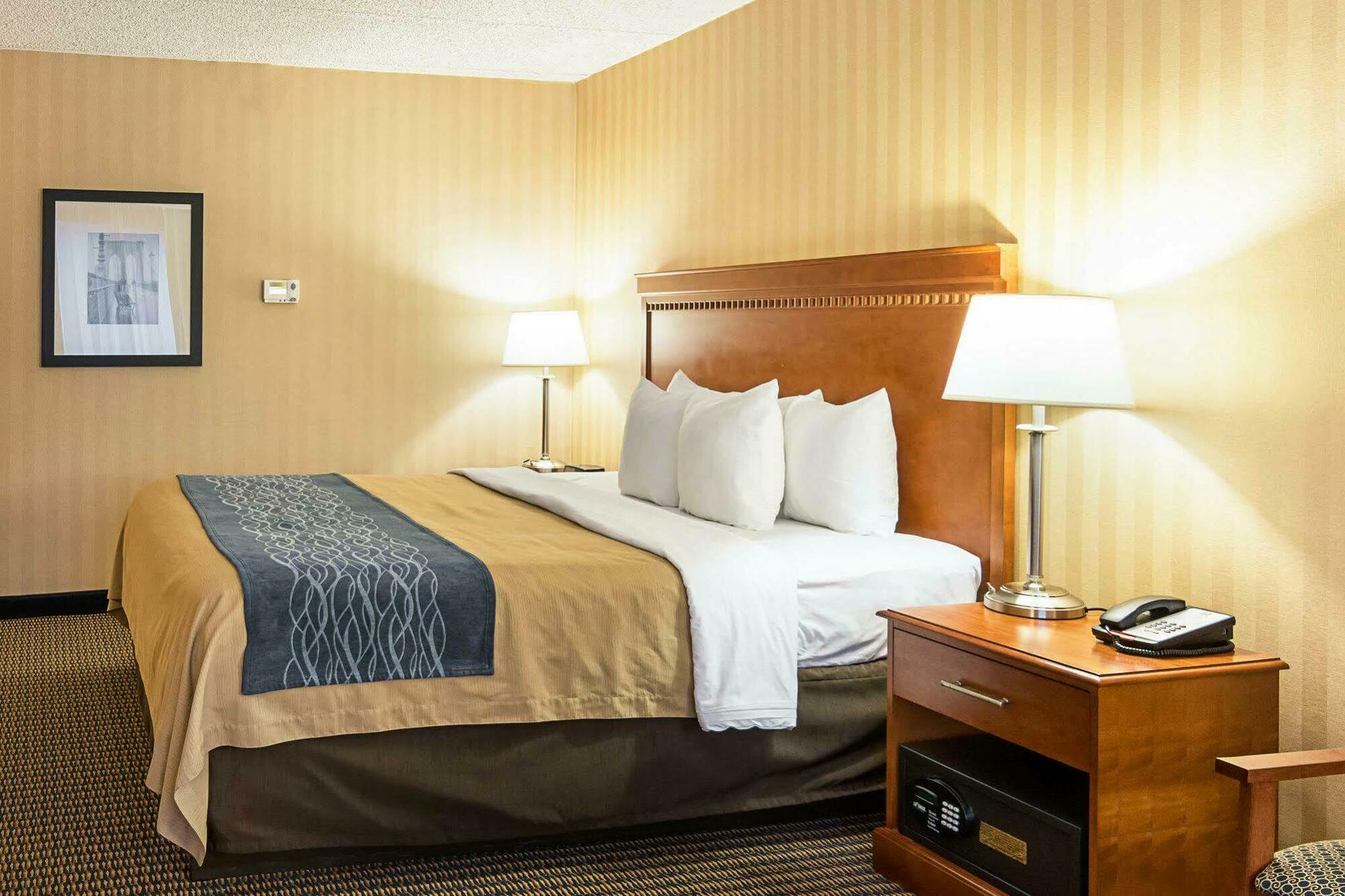 Comfort Inn Falls Church - Tysons Corner Bagian luar foto