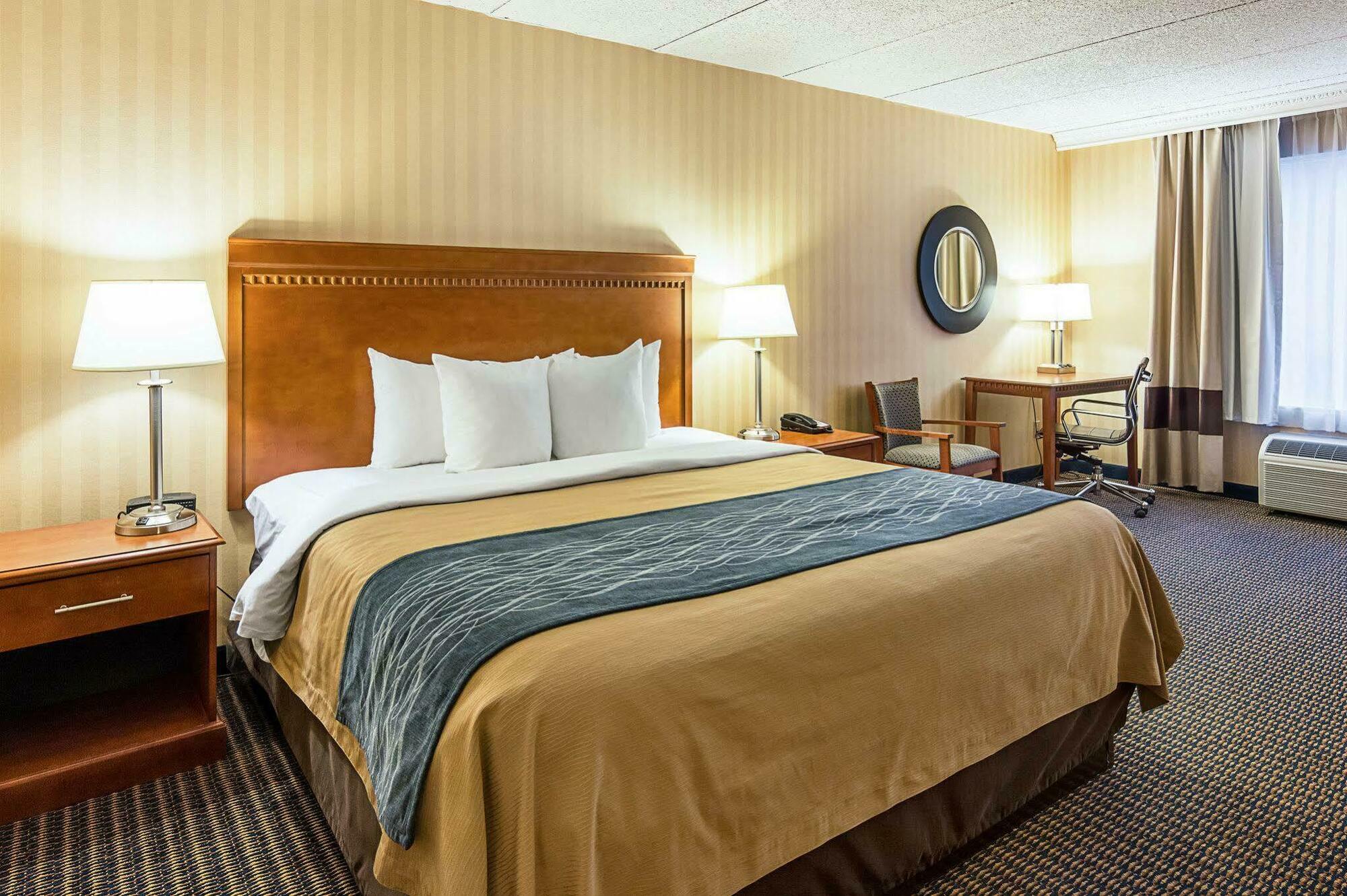 Comfort Inn Falls Church - Tysons Corner Bagian luar foto