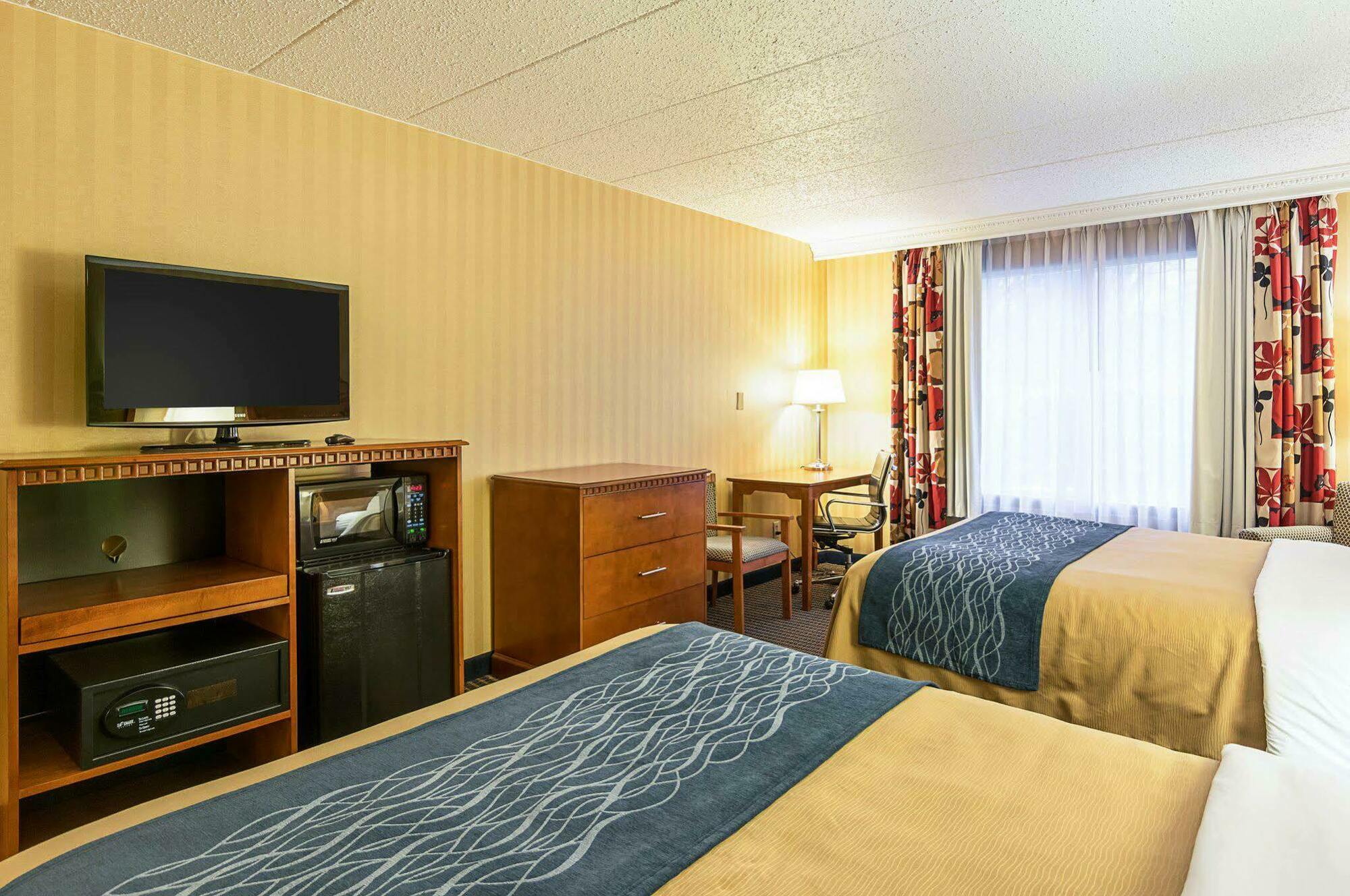 Comfort Inn Falls Church - Tysons Corner Bagian luar foto