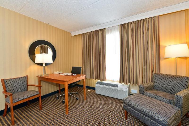 Comfort Inn Falls Church - Tysons Corner Bagian luar foto