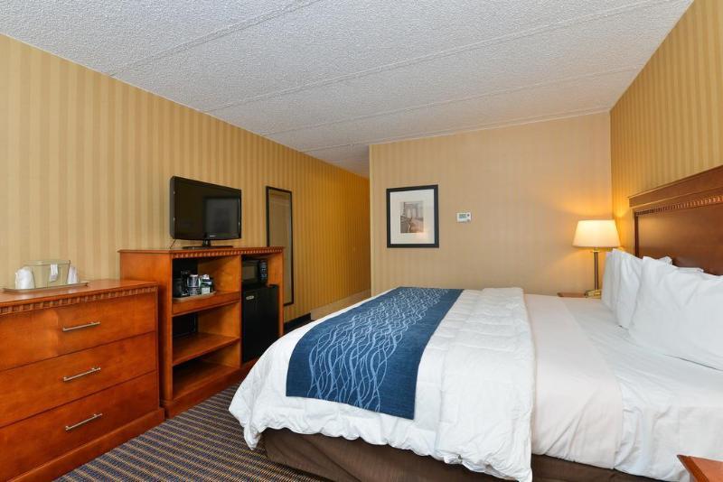 Comfort Inn Falls Church - Tysons Corner Bagian luar foto